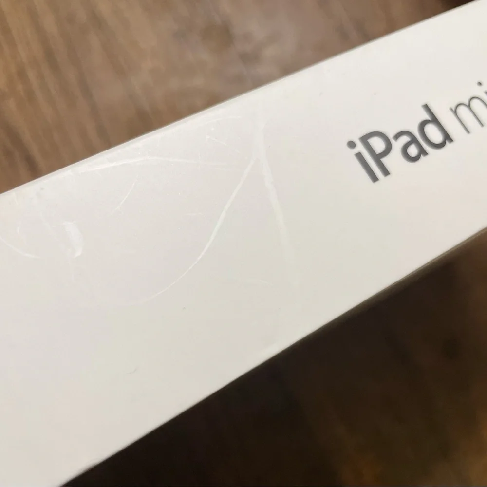 Apple White iPad Tablet - White Front, Silver Back